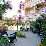 Beyaz Saray 2* Side